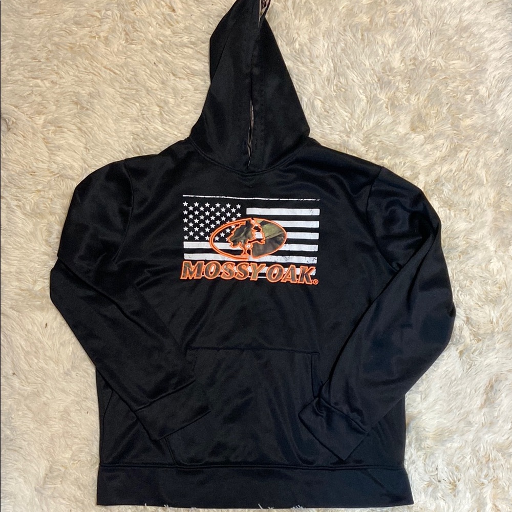 Mossy Oak Black Sweater with Outdoor Graphic